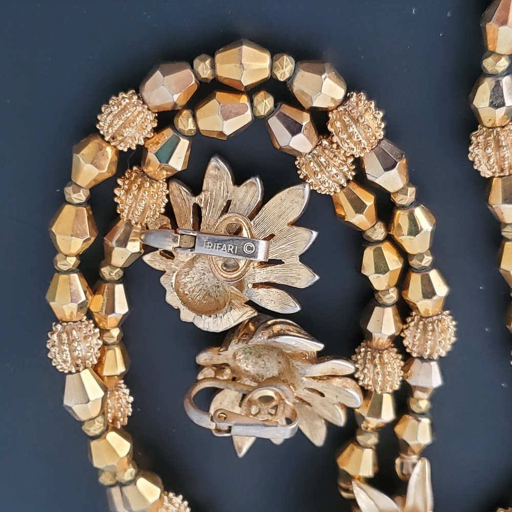 Crown Trifari sunflower necklace and earrings - Picture 5 of 7